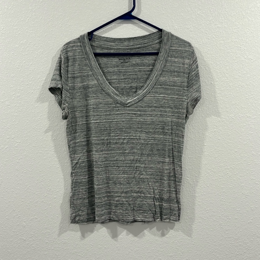 EUC L Gray deep vneck stretchy soft short sleeve tee